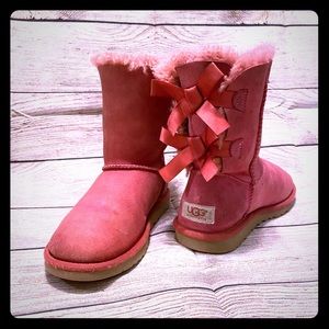 𝑼𝑮𝑮'𝒔: Pink with cute bows on the back